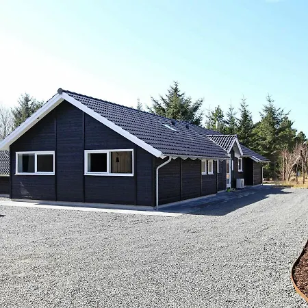 Five-bedroom Holiday In 27 *