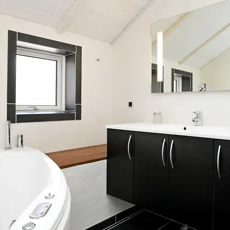 Holiday home Five-bedroom Holiday In 27 *