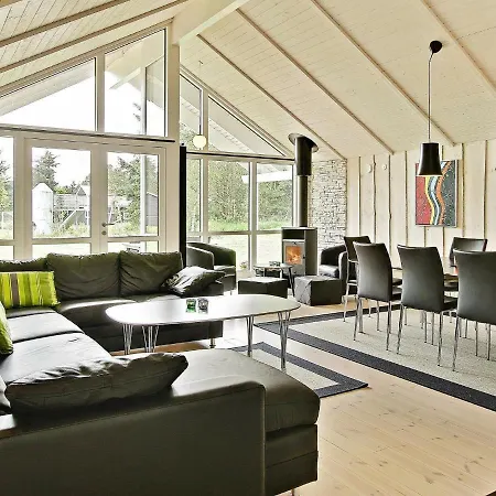 Holiday home Five-bedroom Holiday In 27 Blavand