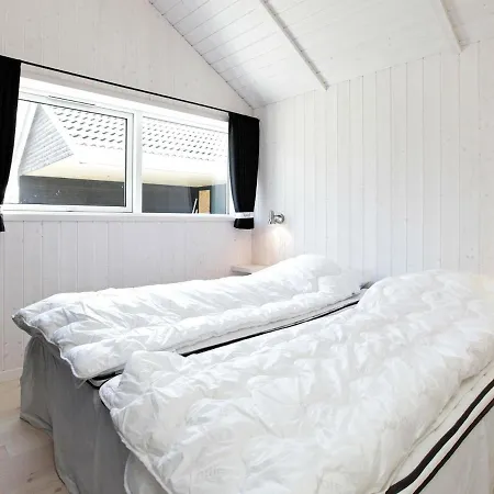 Five-bedroom Holiday In 27 *
