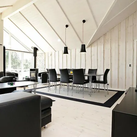 Five-bedroom Holiday In 27 *