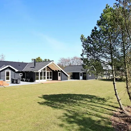 Five-bedroom Holiday In 27 Holiday home