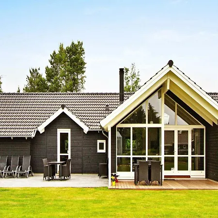 Five-bedroom Holiday In 27 *