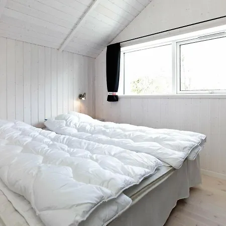 Five-bedroom Holiday In 27 *