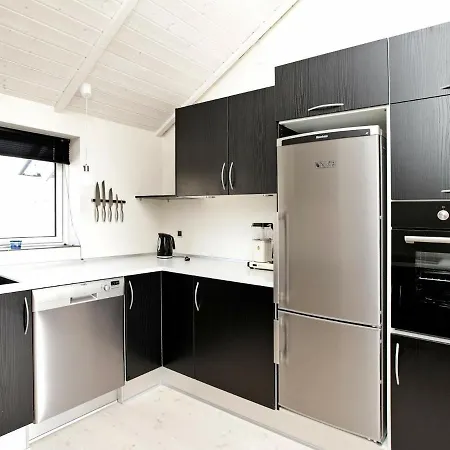 Five-bedroom Holiday In 27 Blavand