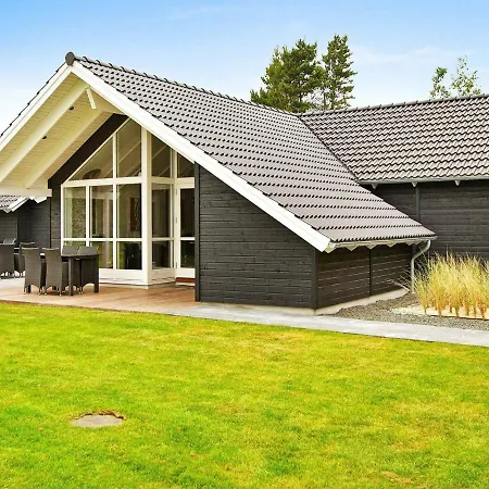 Five-bedroom Holiday In 27 Holiday home
