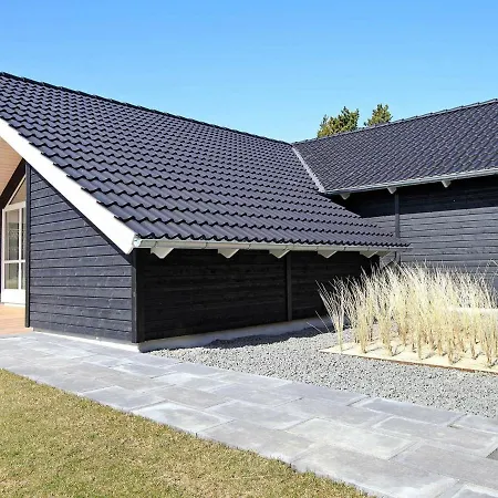 Five-bedroom Holiday In 27 Holiday home